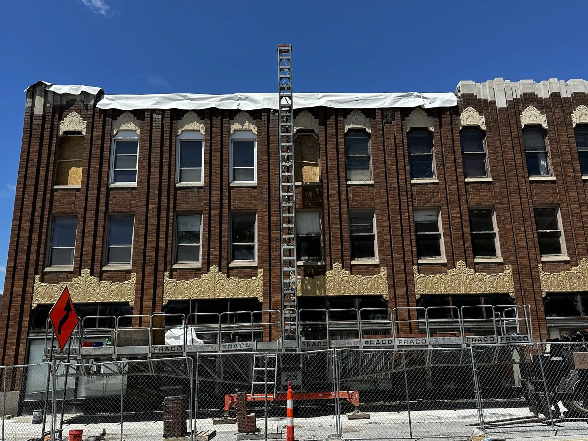 FRACO mast scaffold along the length of the Third Street elevation during demolition and rebuild.